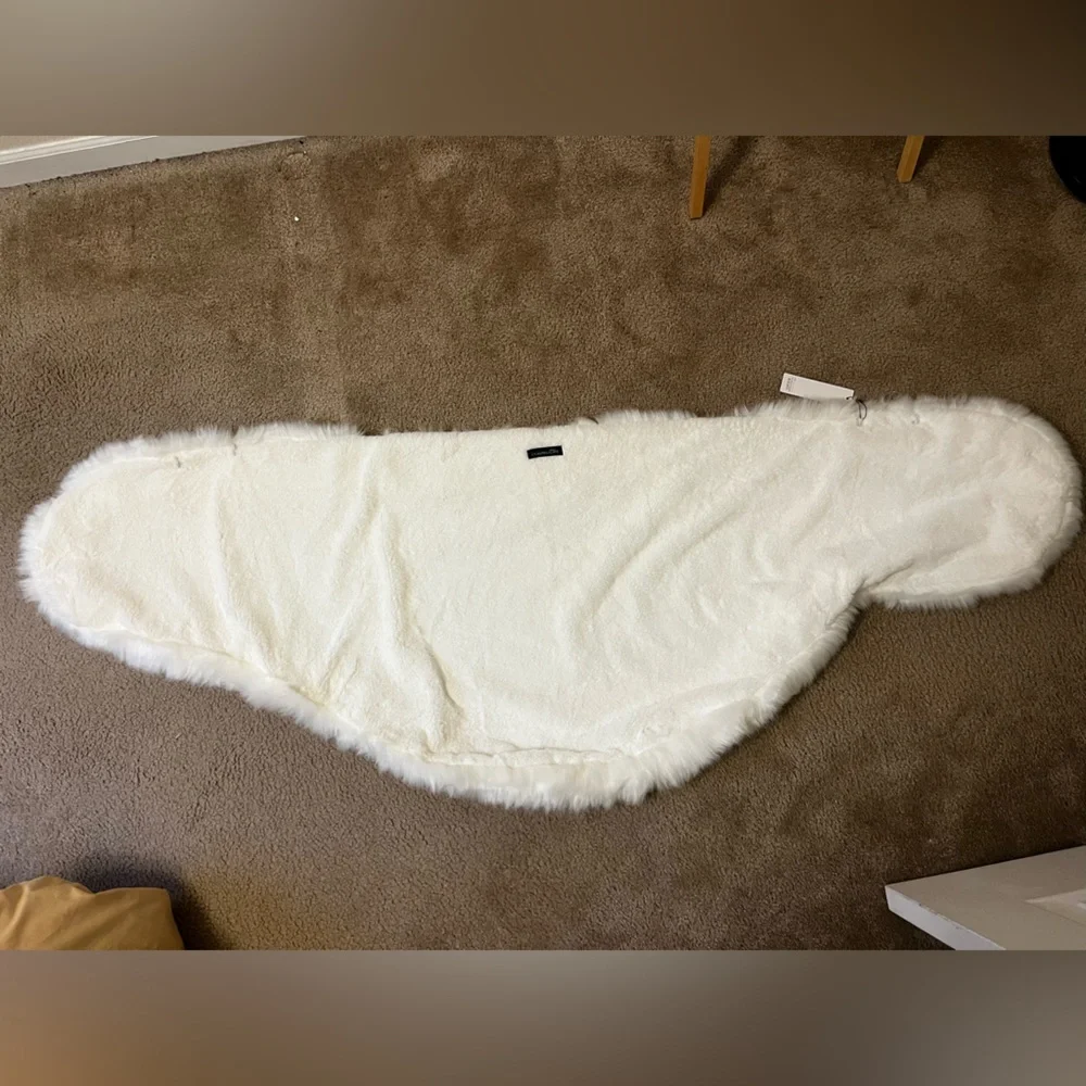 Faux fur shawl/ wrap - Picture 5 of 6